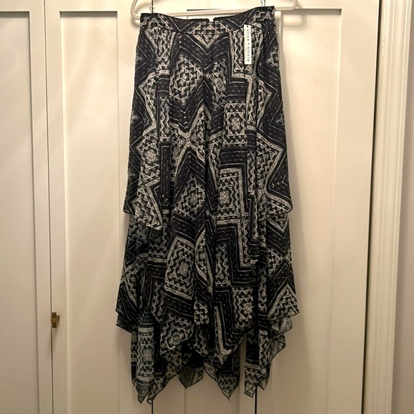 NWT Alice + Olivia Multi Tiered Hankerchief Hem Skirt - Picture 7 of 12